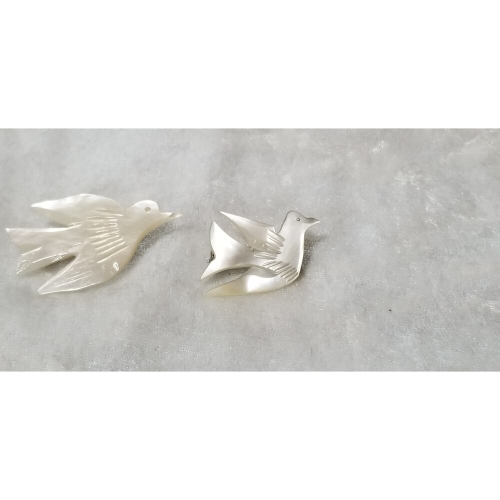 Bethlehem mother of pearl double dove pins  1.1590